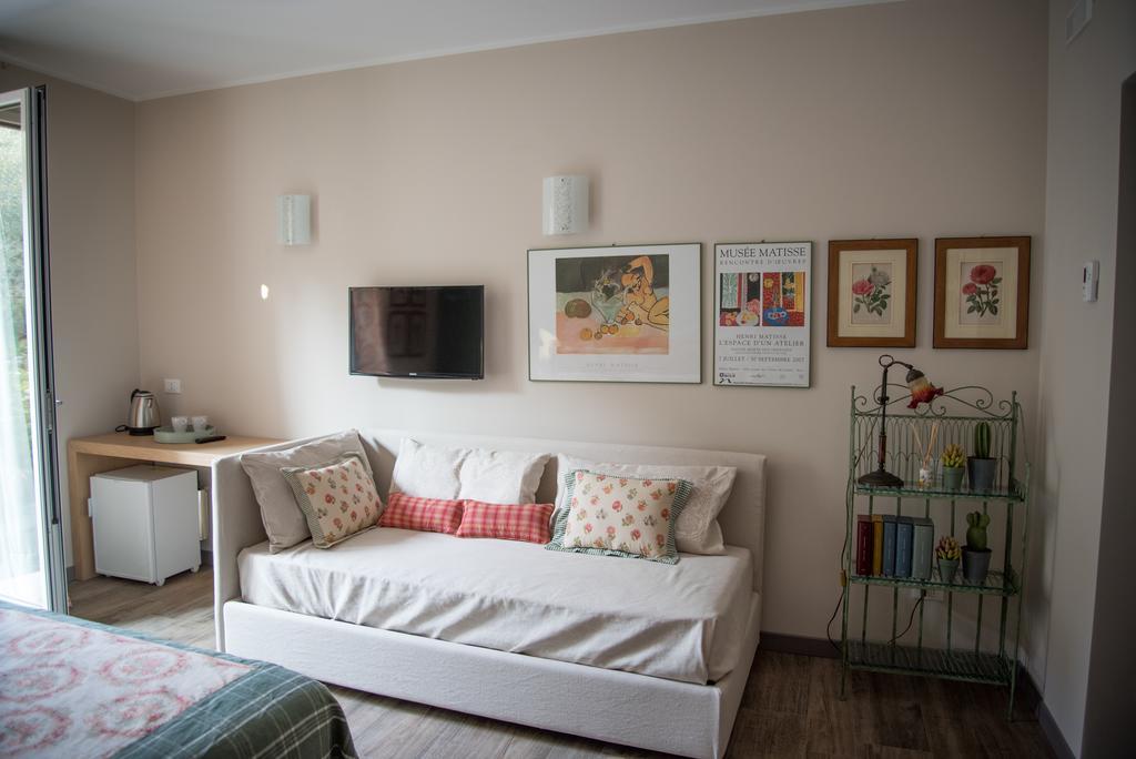 B&B La Dimora Del Garda Сірміоне Номер фото