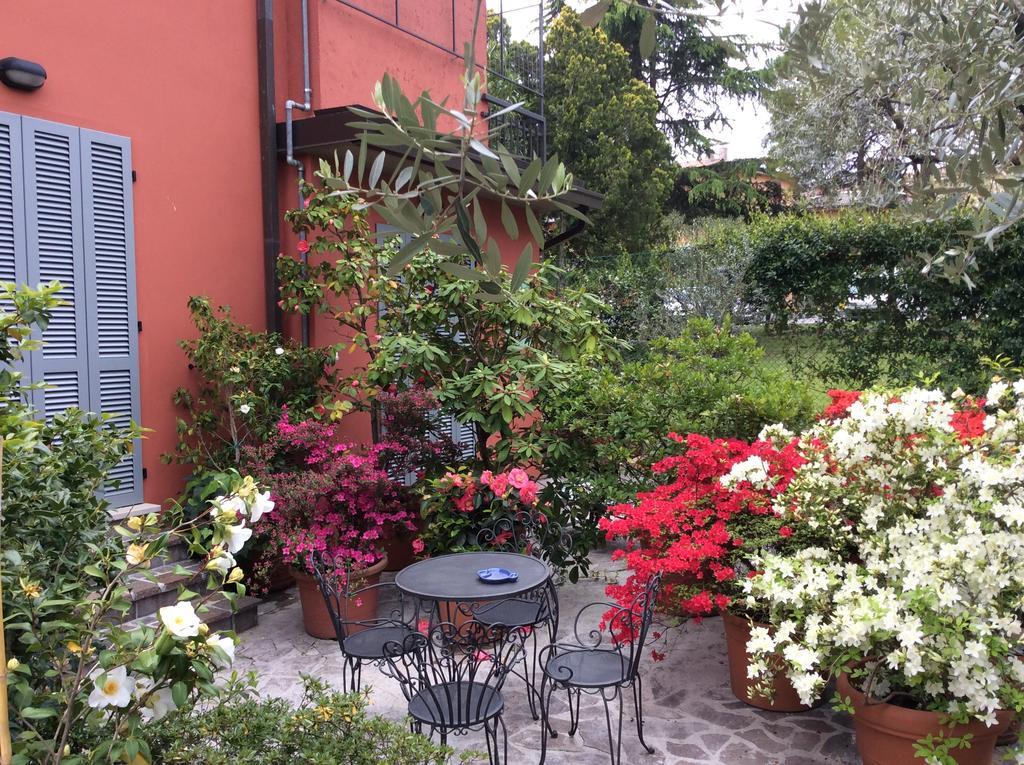 B&B La Dimora Del Garda Сірміоне Екстер'єр фото